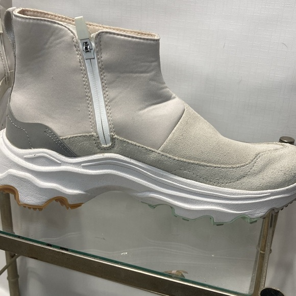 Women’s beige chunky sole Sorel sneakers - Picture 12 of 13